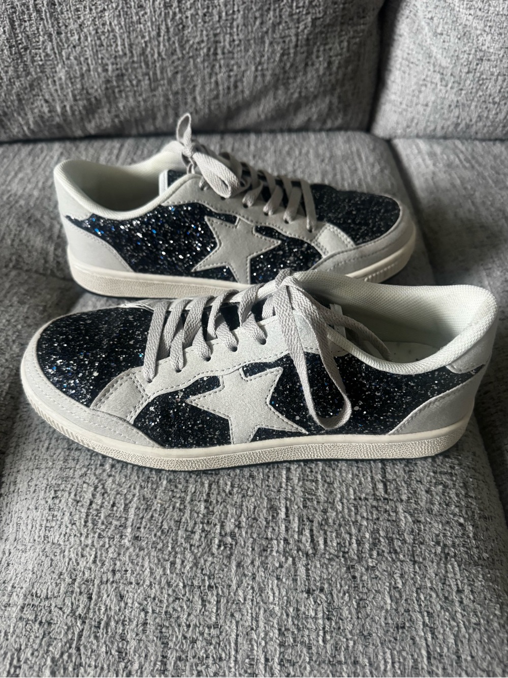Star Accent Glitter Low-Top Sneakers in Navy and White